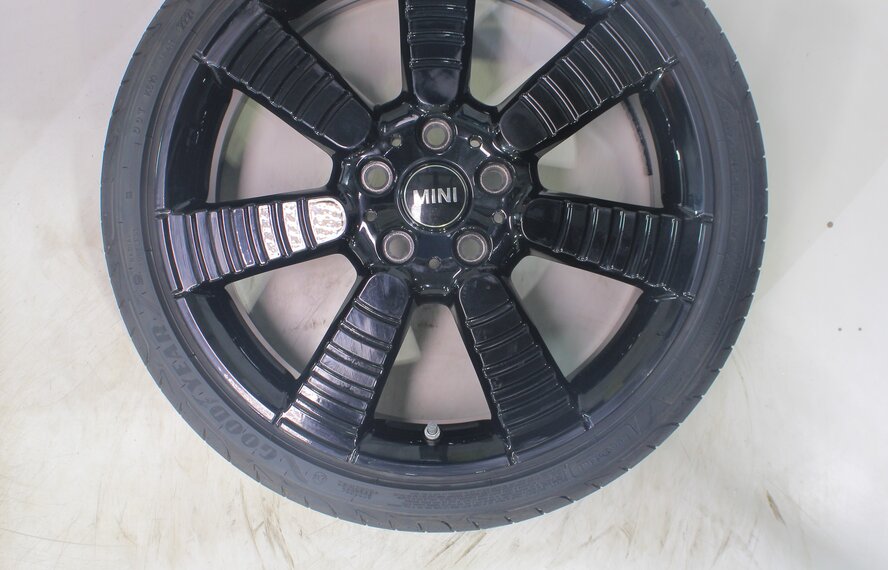 Mini Mini Cooper / S / One / Cabrio F55 F56 F57 900 18 inch rims Goodyear Runflat summer tires Original