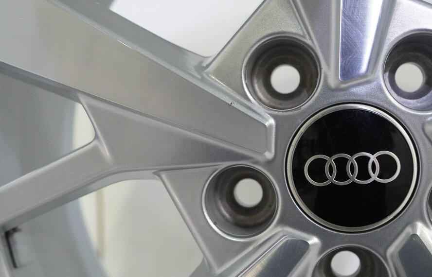 Audi Audi Q3 SQ3 F3B 18 inch wheels Goodyear winter tires Original