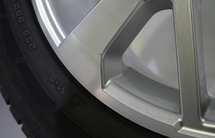 Audi Audi Q3 SQ3 F3B 18 inch wheels Goodyear winter tires Original