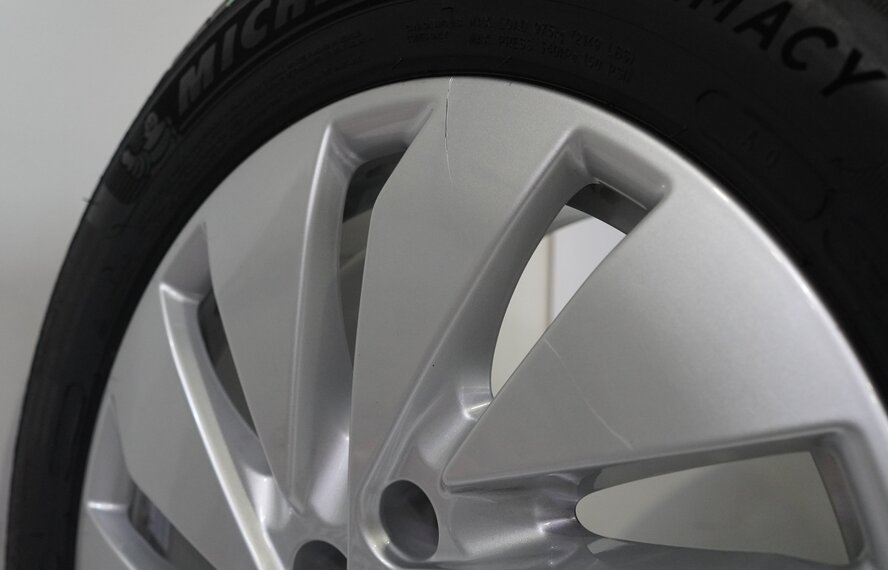 Audi Audi Q5 8MA 18 inch wheels Michelin Summer Tires Original