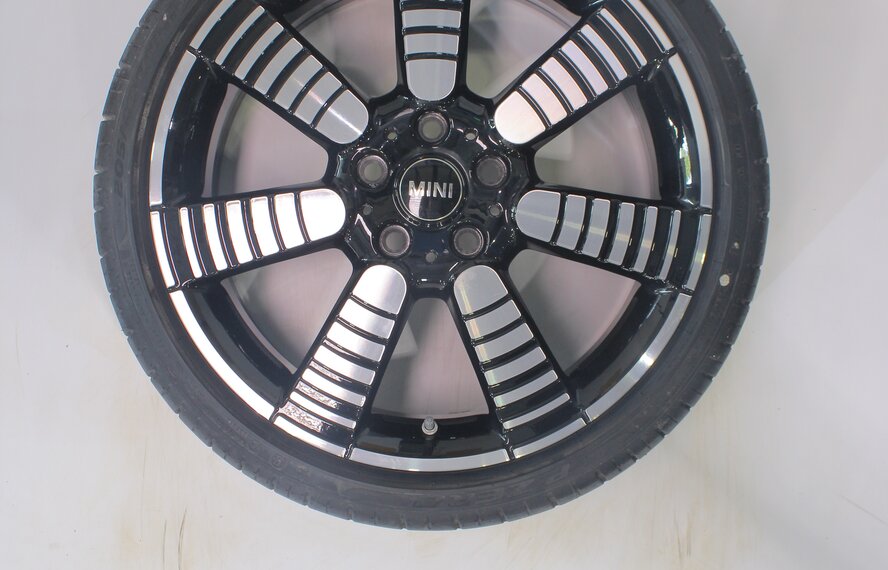Mini Mini Cooper / S / One / Cabrio F55 F56 F57 900 18 inch wheels Pirelli Runflat Summer tires Original