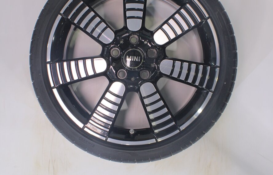 Mini Mini Cooper / S / One / Cabrio F55 F56 F57 900 18 inch wheels Pirelli Runflat Summer tires Original