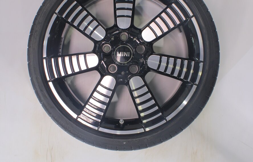 Mini Mini Cooper / S / One / Cabrio F55 F56 F57 900 18 inch wheels Pirelli Runflat Summer tires Original