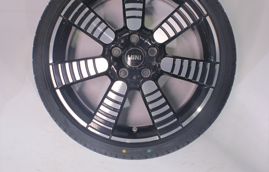 Mini Mini Cooper / S / One / Convertible F55 F56 F57 900 18 inch wheels Pirelli Runflat Summer tires New Original
