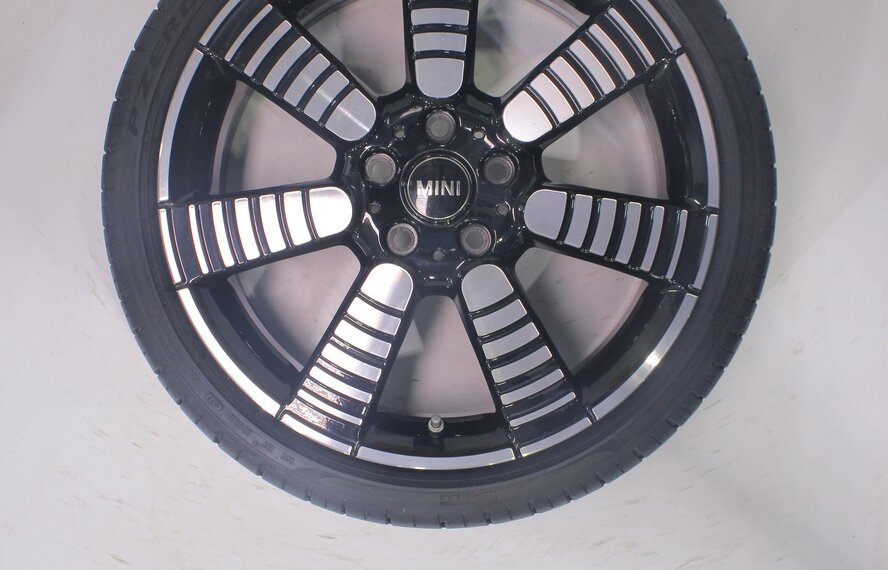 Mini Mini Cooper / S / One / Convertible F55 F56 F57 900 18 inch rims Pirelli Runflat Summer Tires Original