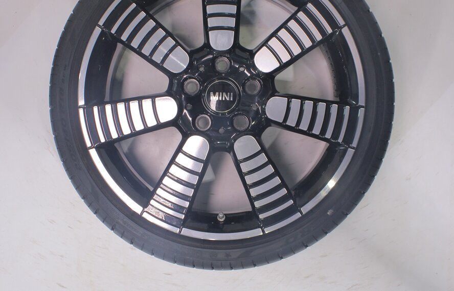 Mini Mini Cooper / S / One / Convertible F55 F56 F57 900 18 inch rims Pirelli Runflat Summer Tires Original
