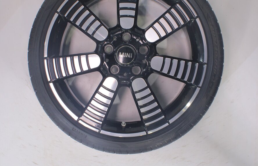 Mini Mini Cooper / S / One / Convertible F55 F56 F57 900 18 inch rims Pirelli Runflat Summer Tires Original
