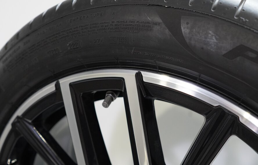 BMW BMW 2 series U06 Active Tourer 838M 18 inch rims Pirelli Summer Tires Genuine
