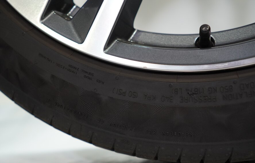 Audi Audi A6 C8 19-inch wheels Continental Summer Tires Original