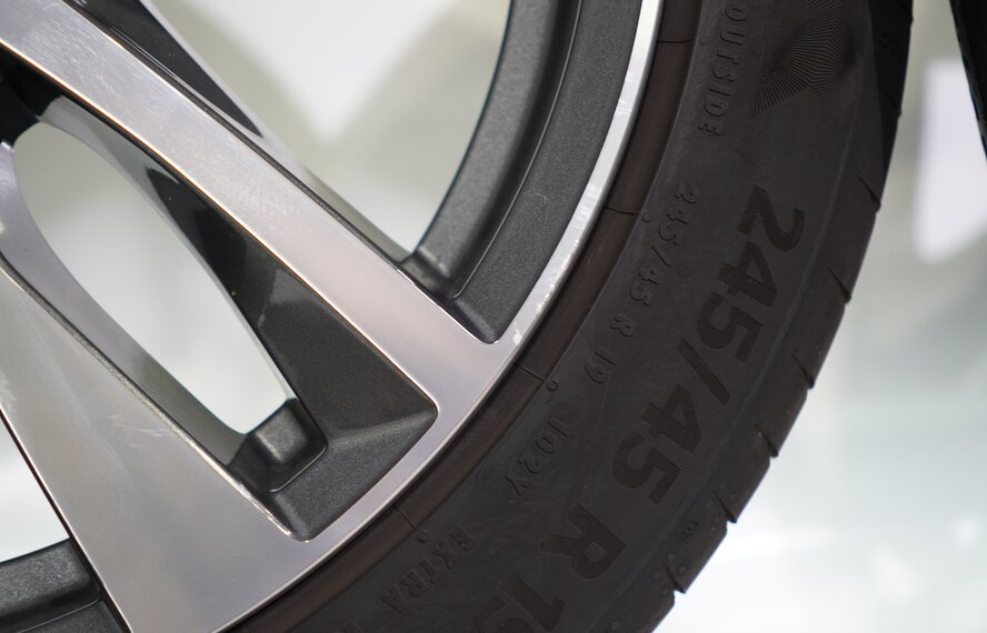Audi Audi A6 C8 19-inch wheels Continental Summer Tires Original