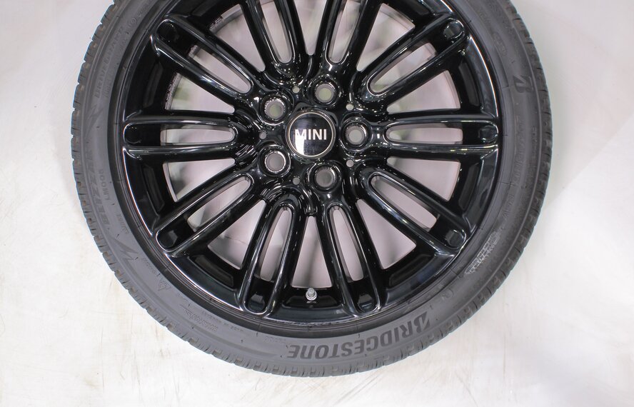 Mini Mini Cooper / S / One / Convertible F55 F56 F57 500 17-inch wheels Bridgestone Winter Tires New Genuine