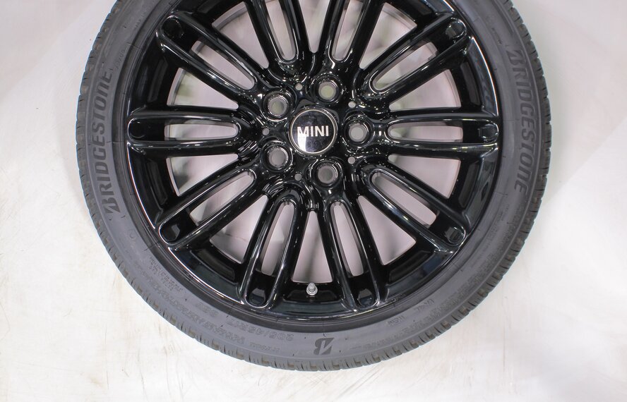 Mini Mini Cooper / S / One / Convertible F55 F56 F57 500 17-inch wheels Bridgestone Winter Tires New Genuine