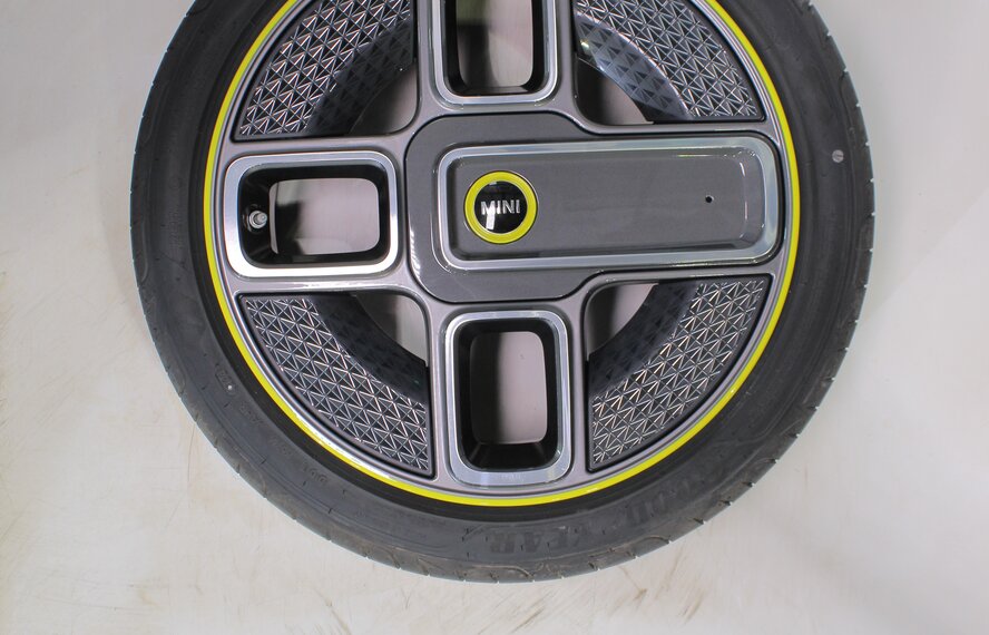 Mini Mini Cooper / S / One / Convertible F55 F56 F57 737 17-inch wheels Goodyear Summer Tires New Original