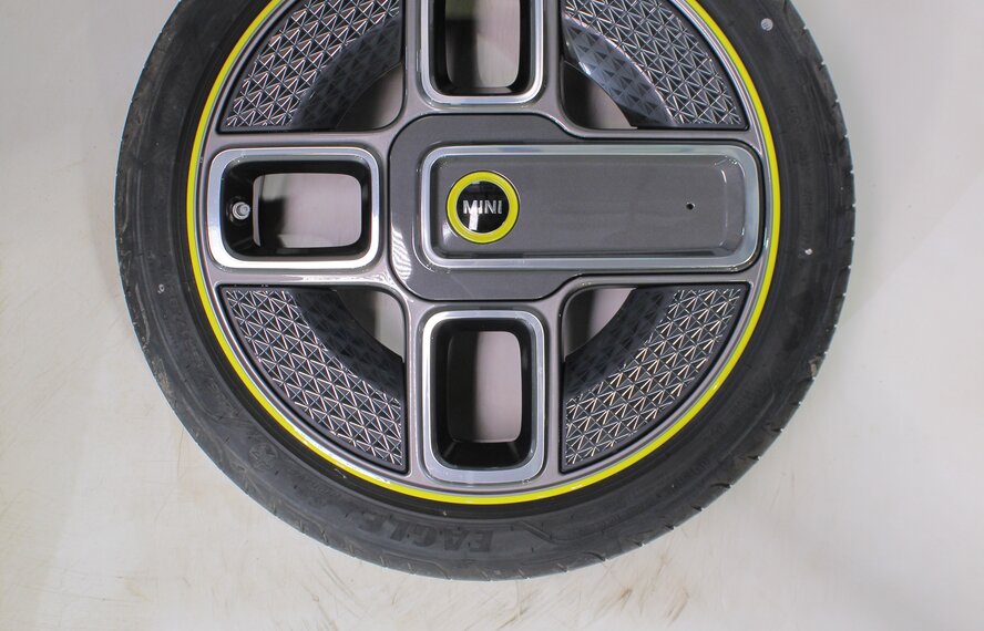 Mini Mini Cooper / S / One / Convertible F55 F56 F57 737 17-inch wheels Goodyear Summer Tires New Original