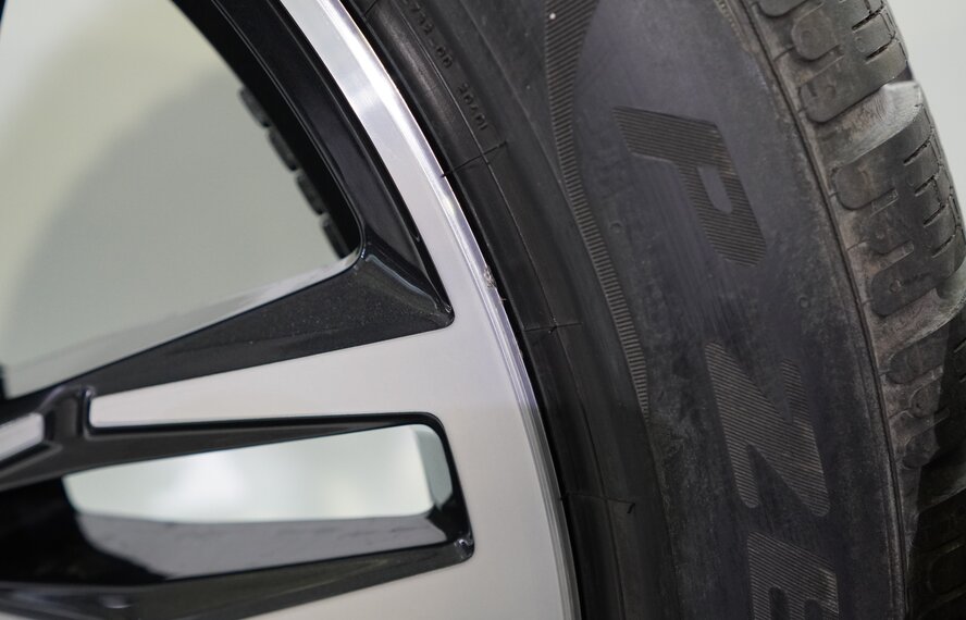BMW BMW 5 Series i5 G60 G61 935M 19-inch Wheels Pirelli Winter Tires New Original