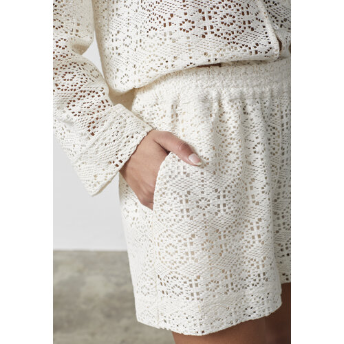 Sisters Point Elsia Short Cream