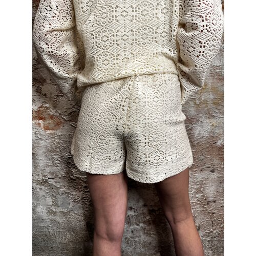 Sisters Point Elsia Short Cream