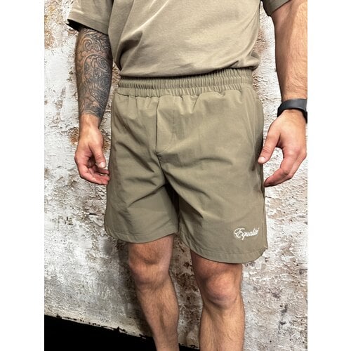 Equalité Signature Short Taupe Equalité Signature Short Taupe