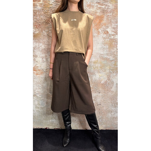 Josh V Sue T-Shirt Met Schoudervuling Khaki