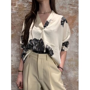 Sisters Point Venny-SS8 Top Cream Flower Sisters Point Venny-SS8 Top Cream Flower