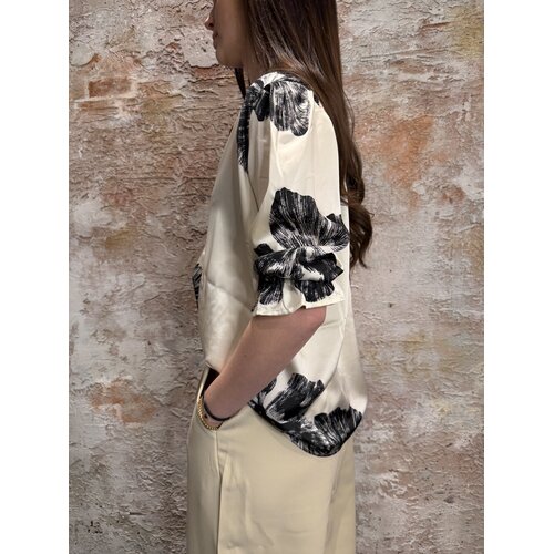 Sisters Point Venny-SS8 Top Cream Flower