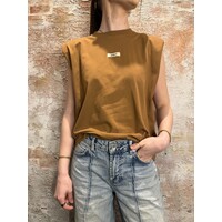 Sue T-Shirt Met Schoudervuling Brown