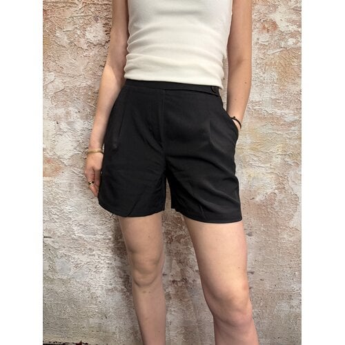 Sisters Point Viksa Shorts Black