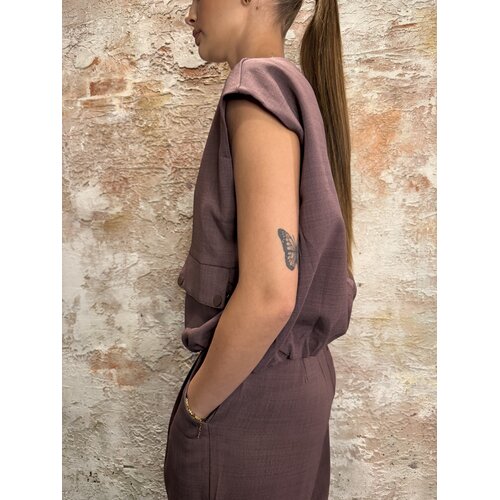 Sisters Point Garwin Vest Berry