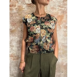 Sisters Point N.Garwin Vest Flower Jacquard Sisters Point N.Garwin Vest Flower Jacquard