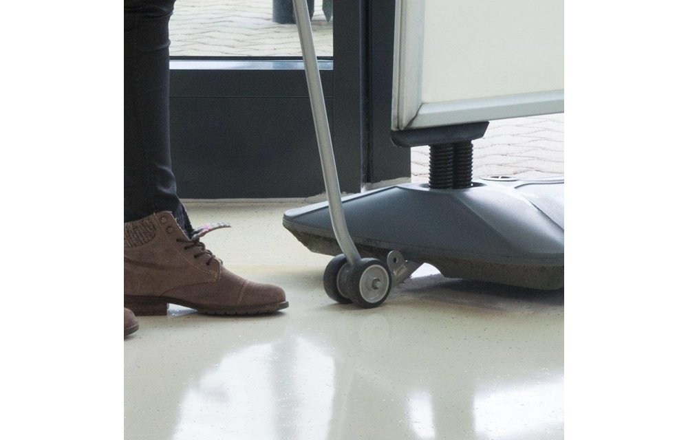 Transporthulpmiddel met wielen voor stoepbord