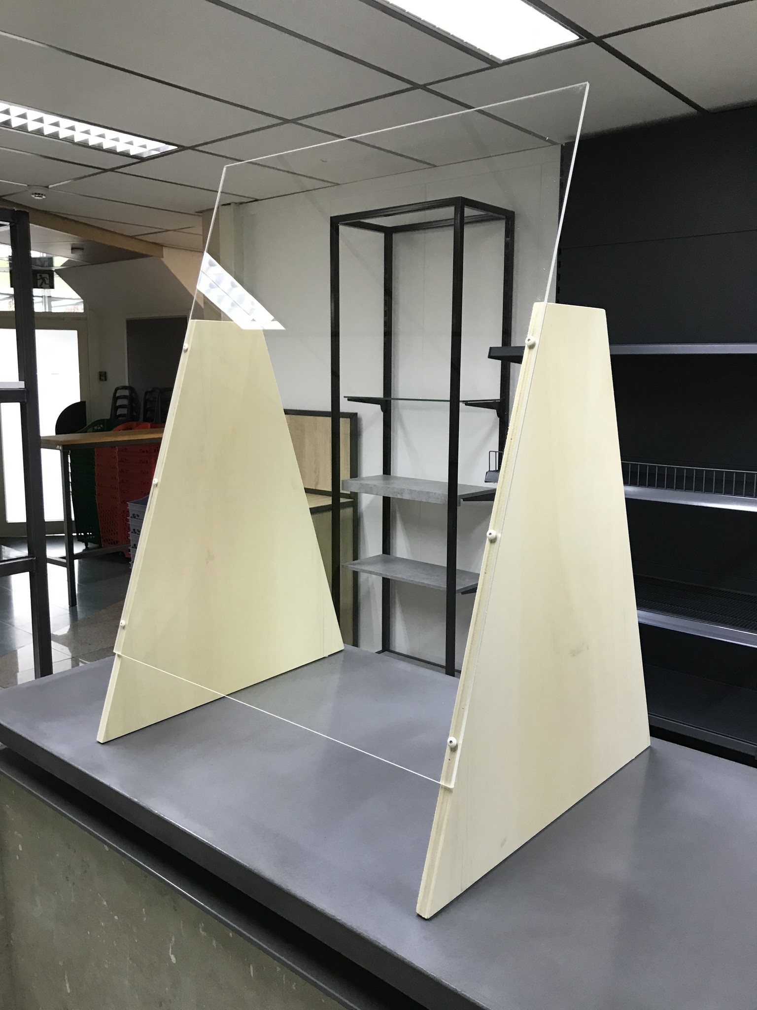 Premium Plexiglas veiligheidsscherm met voet voor balie of toonbank