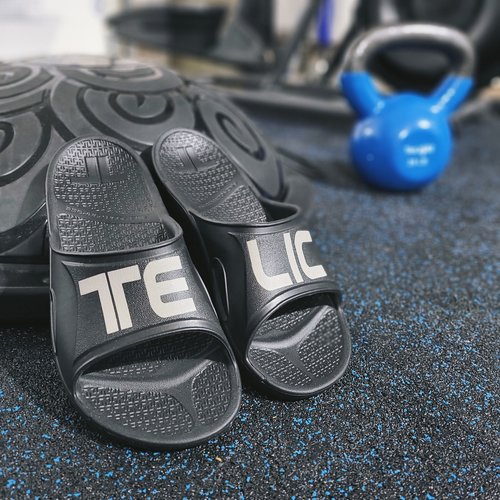 TELIC Bold Print Recharge Midnight Black/Grey