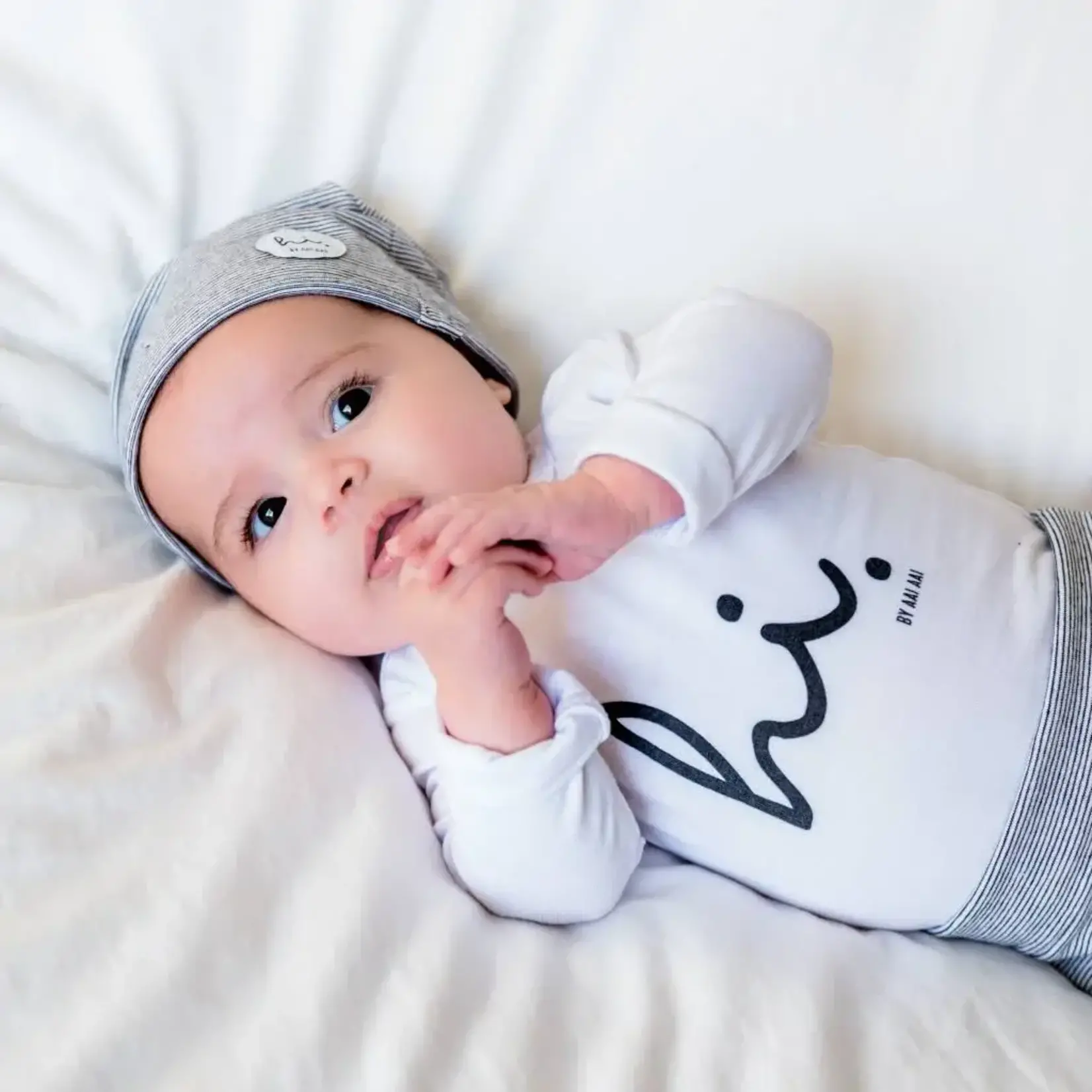 AAI AAI Baby setje (body, broekje, 2 mutsjes)