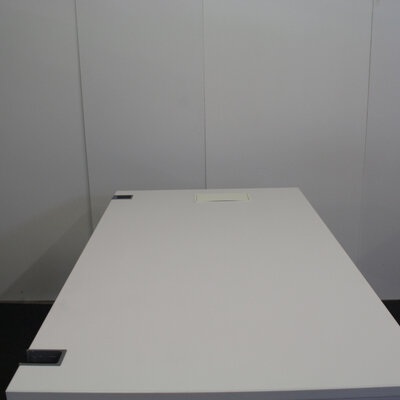 Steelcase Slingerbureau Wit Wit B140 x D80