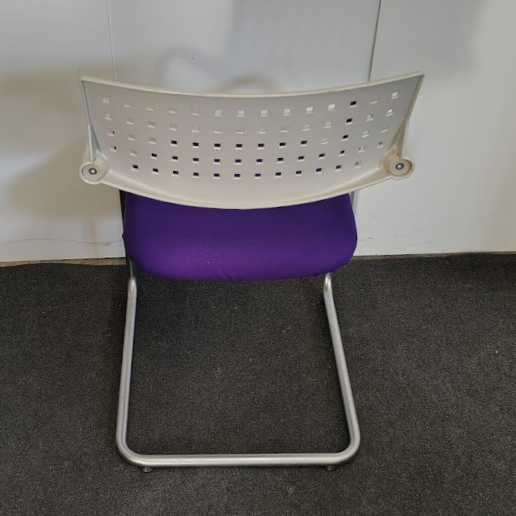 Vitra Visavis Slede Vergaderstoel Wit Paars Geborsteld Aluminium