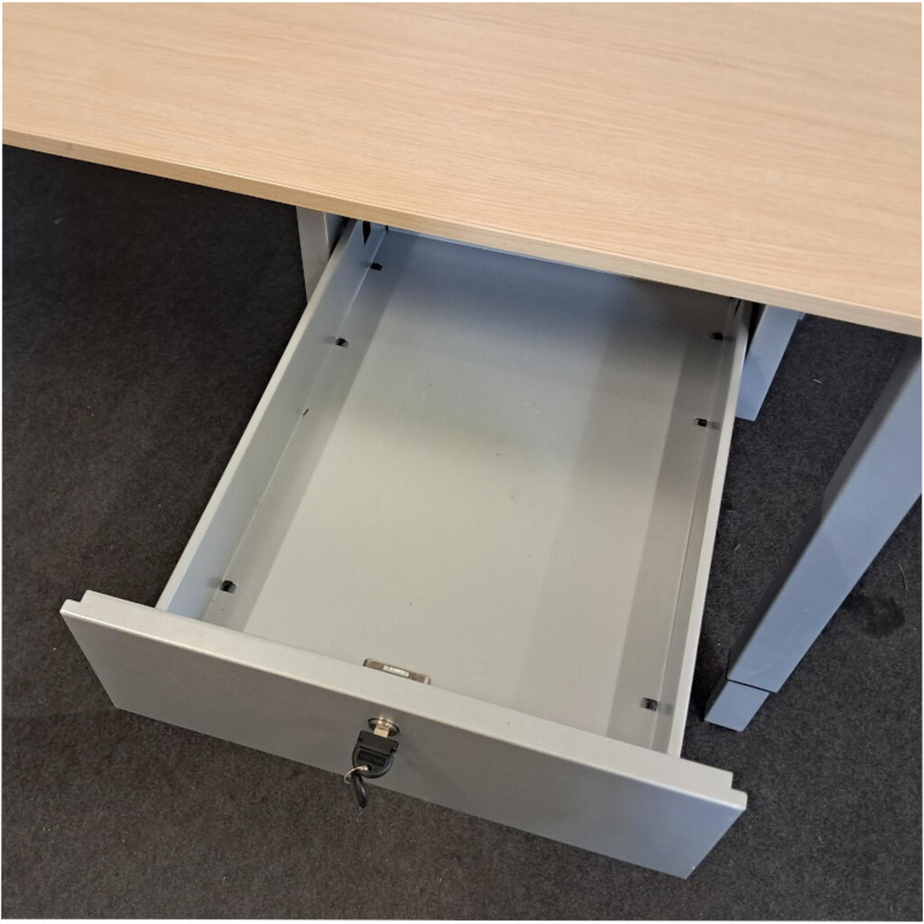 Vierpoot Bureau Zilvergrijs Onderstel Nieuw Blad
