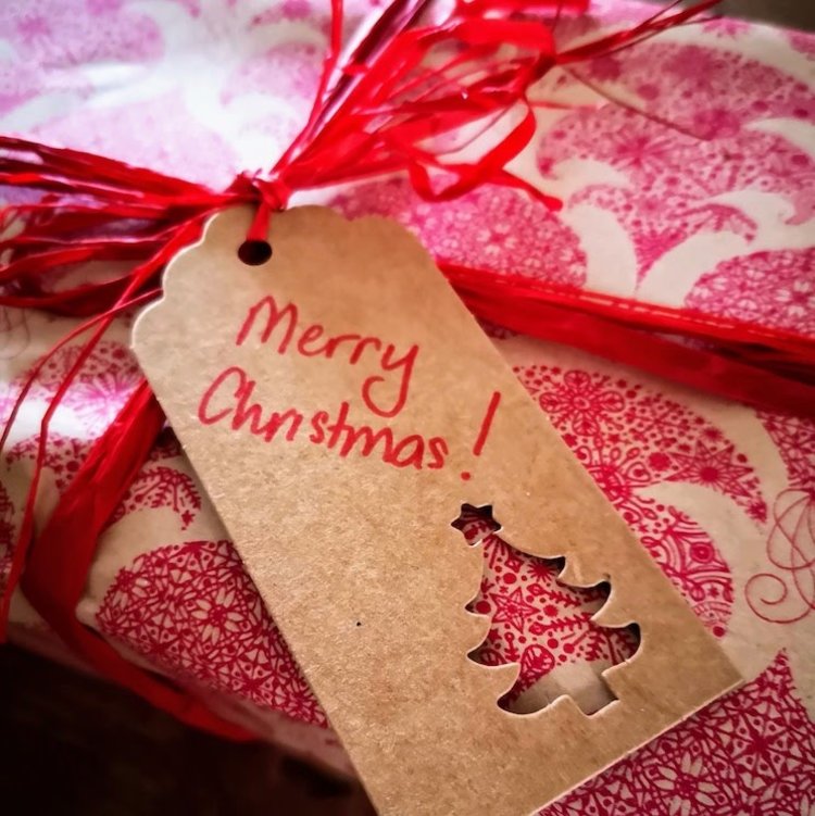Seasons Green Christmas Gift Wrap Service