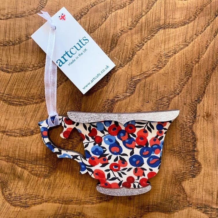 Artcuts Wiltshire Berry Blue Wooden Teacup Hanging Decoration