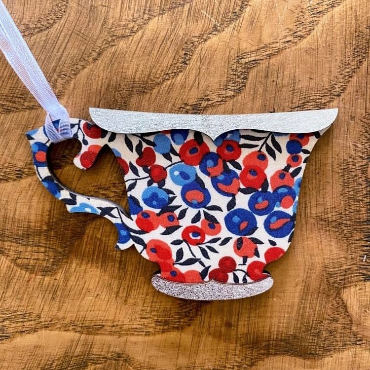 Artcuts Wiltshire Berry Blue Wooden Teacup Hanging Decoration