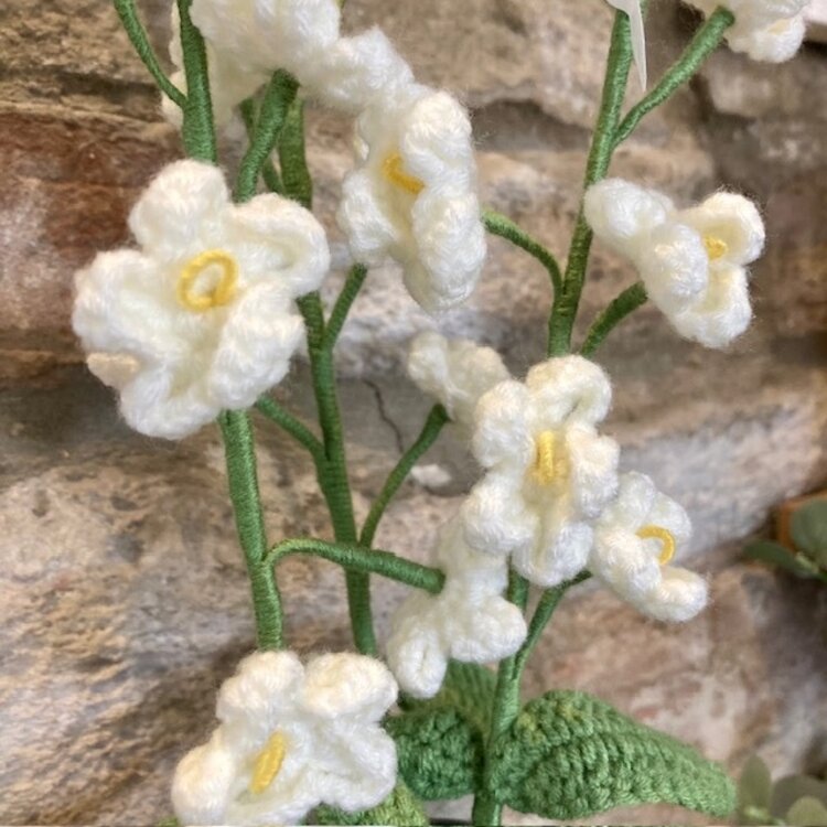 Heaven Sends Knitted White Daisy Stem