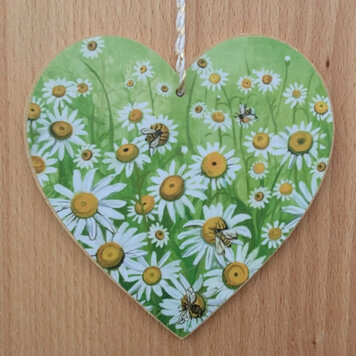 Driftwood Designs Big Daisies Hanging Heart Decoration