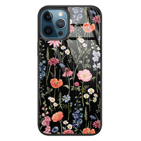 Leuke Telefoonhoesjes iPhone 12 glazen hardcase - Dark flowers