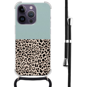 Leuke Telefoonhoesjes iPhone 14 Pro Max hoesje met koord - Luipaard mint