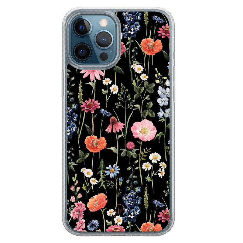 Leuke Telefoonhoesjes iPhone 12 (Pro) hybride hoesje - Dark flowers