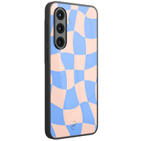 Leuke Telefoonhoesjes Samsung Galaxy A57 hoesje glas - Wavy checkboard