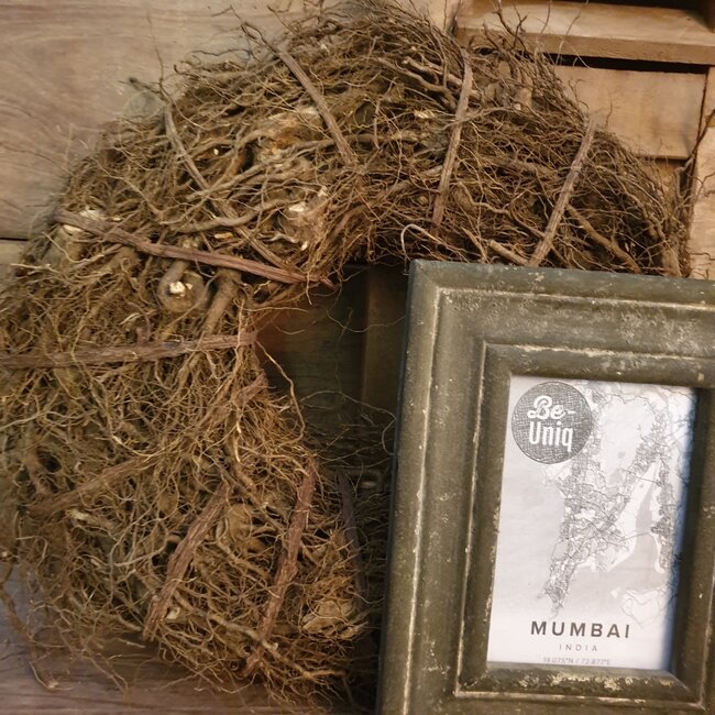 A918 - Robuuste wortel krans - ca. 35 cm