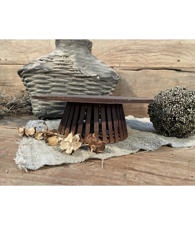 Plate fir wood on stand 28x28x9cm FSC 100% - Brown
