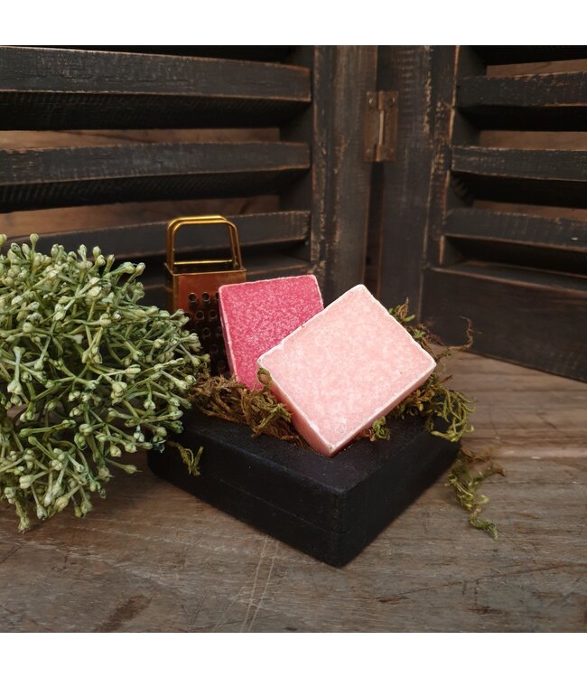 ## Zwarten houten rasp - 8 x8 x2,5 cm