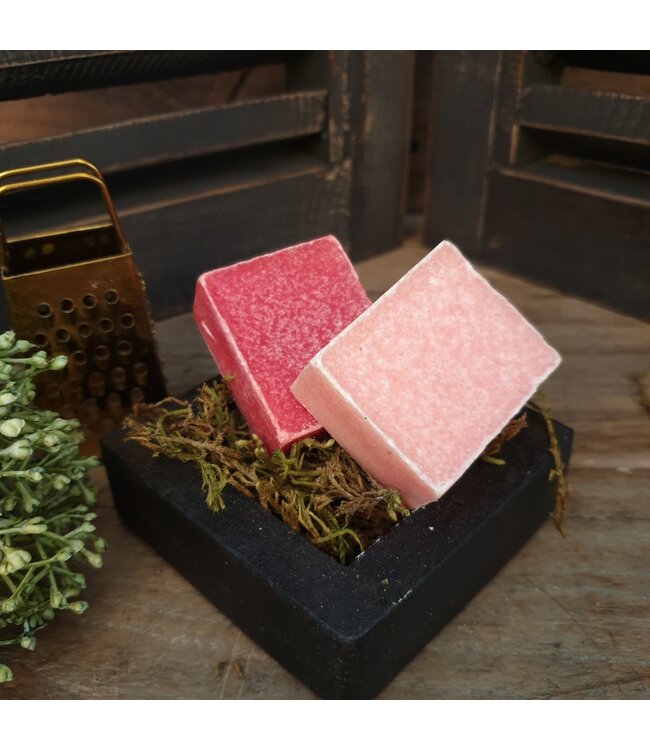## Zwarten houten rasp - 8 x8 x2,5 cm