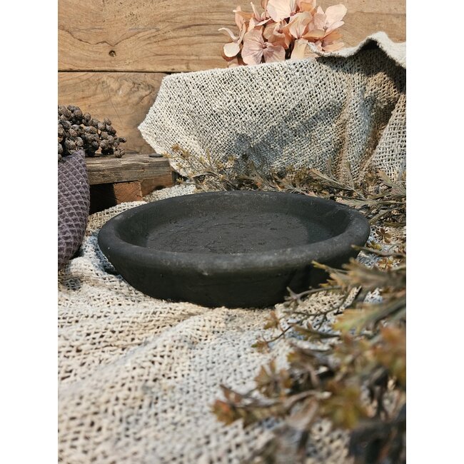 Still # 31921 - zwarte schaal aardewerk - 25 x 3 cm - Black Series